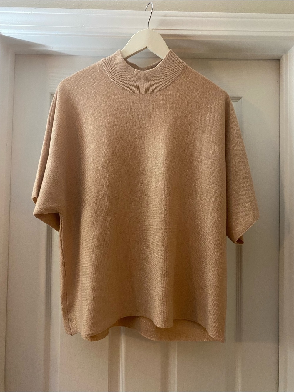 Chico’s Women’s Beige Short Sleeve Mock Neck Sweater. Blush Pink/Metallic. New
